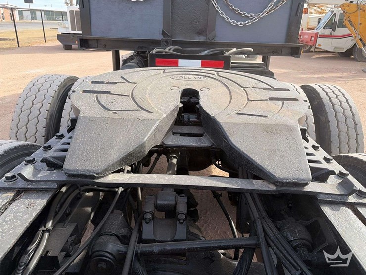 2013-peterbilt-365-image-28