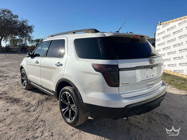 2014-ford-explorer-image-4