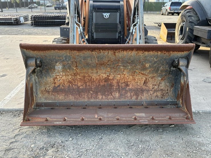 2017-case-580sn-image-7