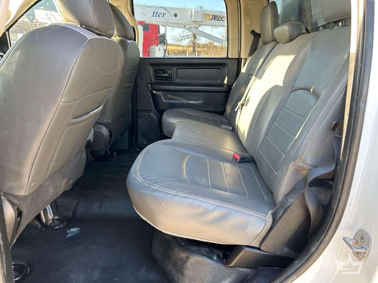 2013-ram-3500-utility-flatbed-truck-image-19