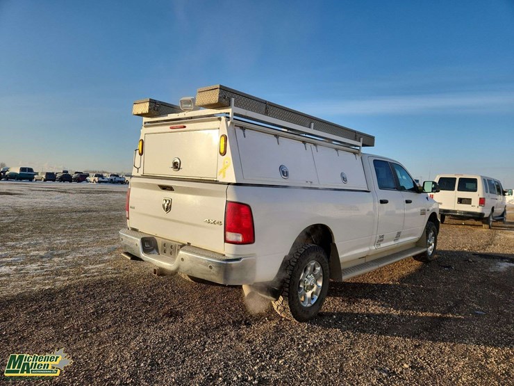 2016-dodge-2500-image-4