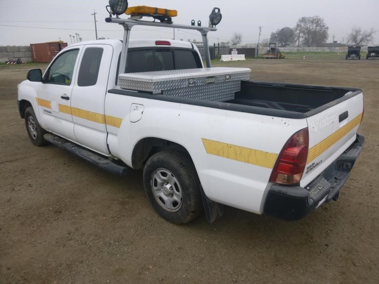 2013-toyota-tacoma-image-4