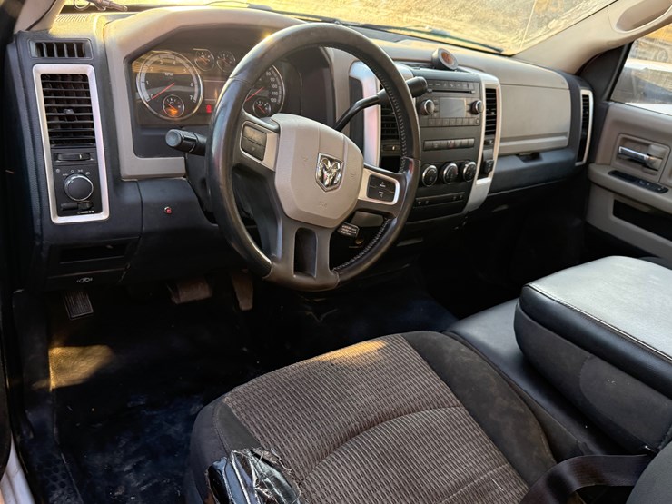 2011-dodge-ram-3500-image-12