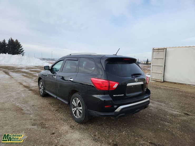 2017-nissan-pathfinder-image-3