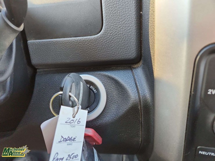 2016-dodge-2500-image-25