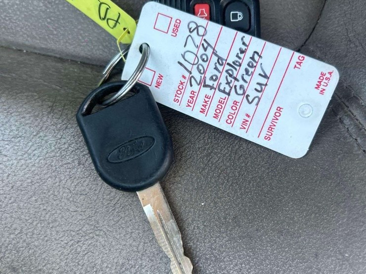 2004-ford-explorer-image-33