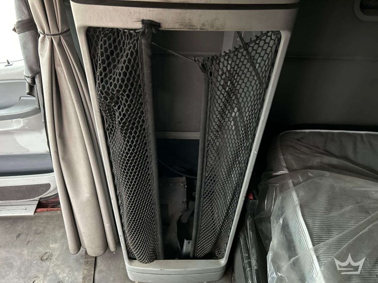 2007-freightliner-columbia-120-image-21