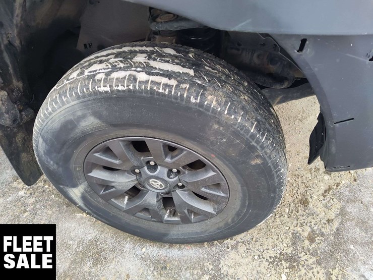 2015-toyota-tacoma-image-6