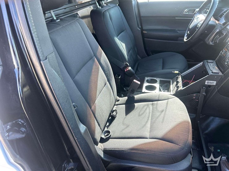 2016-ford-explorer-image-25