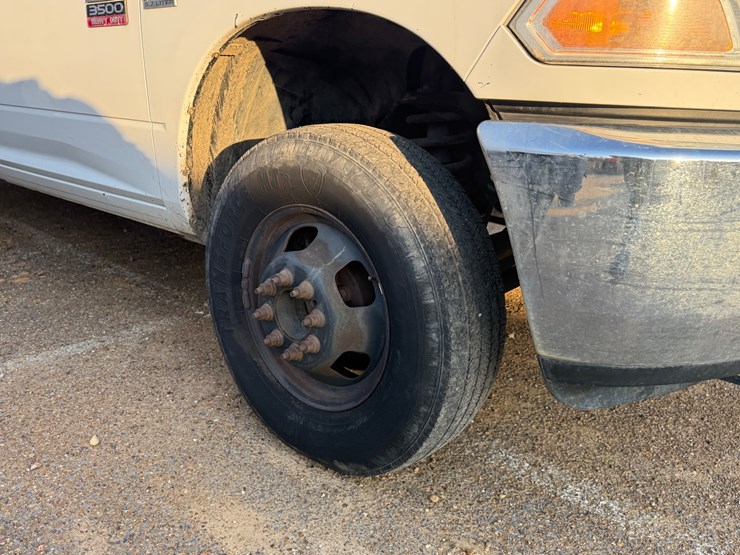 2011-dodge-ram-3500-image-10