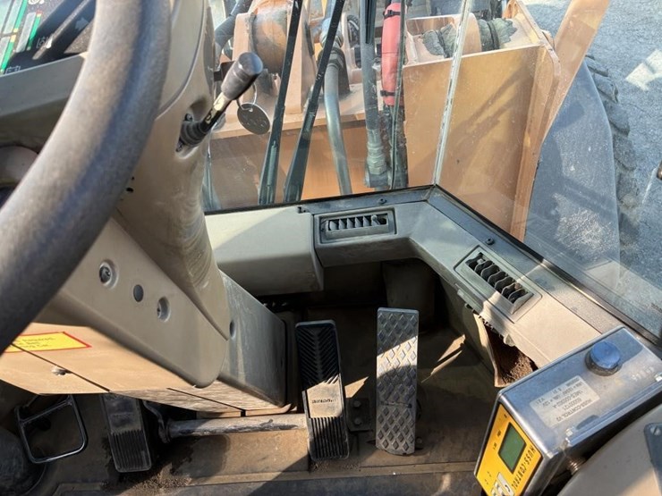 case-7210-wheel-loader-image-22