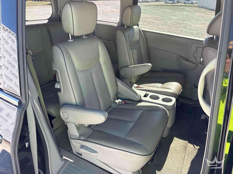 2015-nissan-quest-image-25