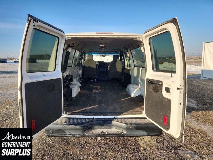 2014-ford-cargo-image-15