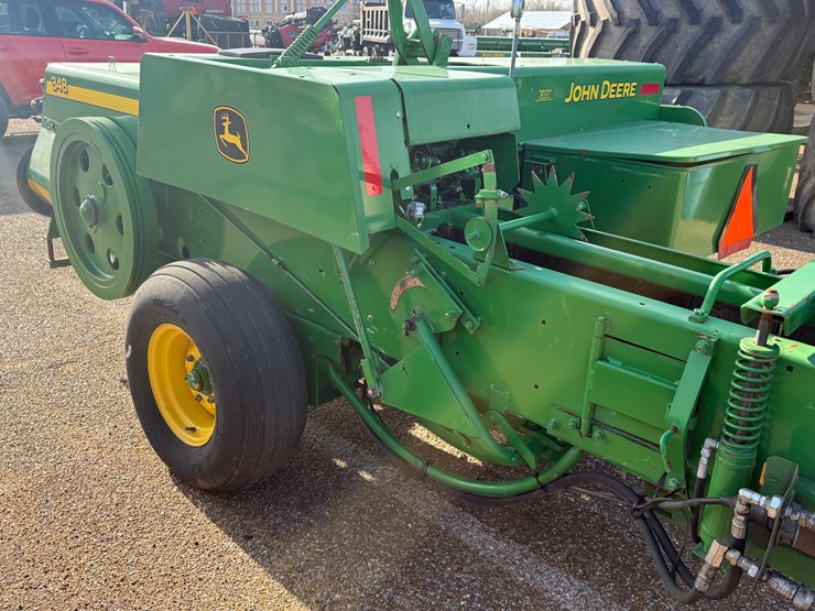 john-deere-348-image-17