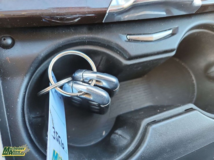 2015-cadillac-escalade-image-25