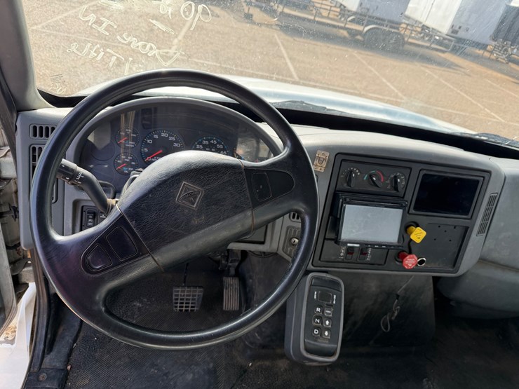 2008-international-durastar-4300-image-11