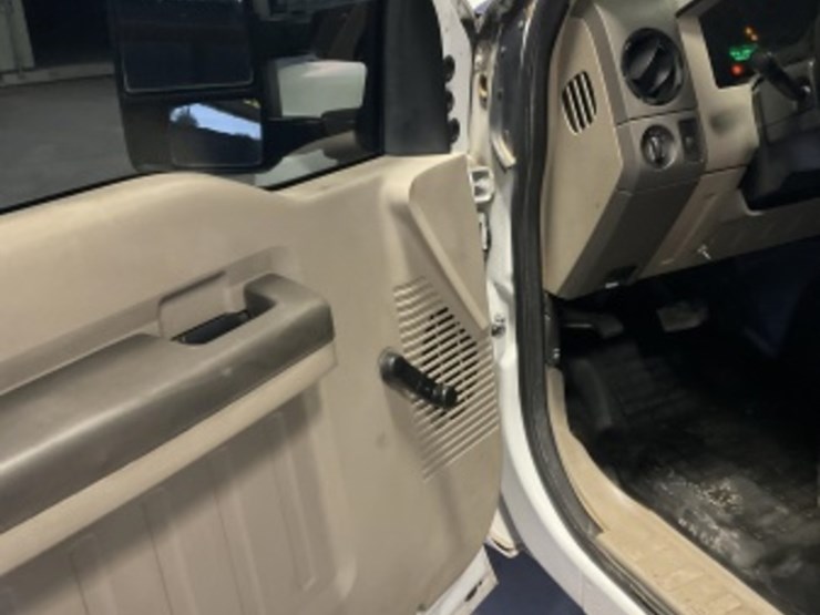 2009-ford-f250-image-25