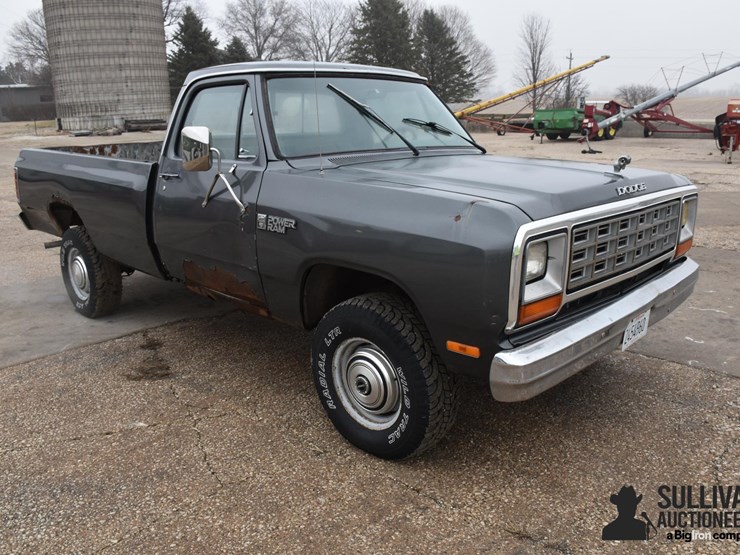 1984-dodge-w350-image-3