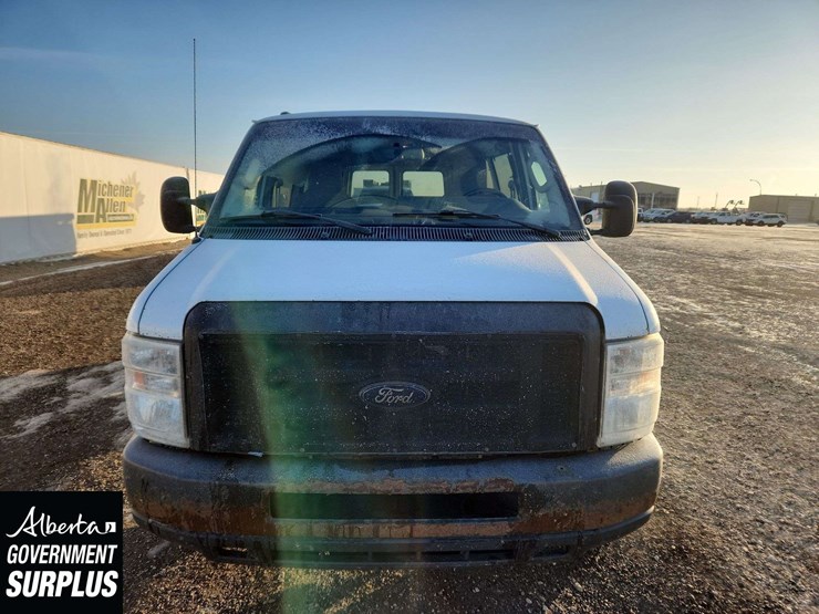 2014-ford-cargo-image-9