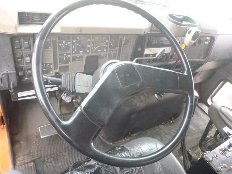 2001-international-2574-image-13