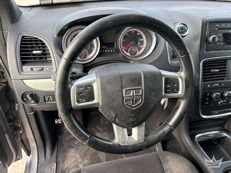 2015-dodge-grand-caravan-image-13