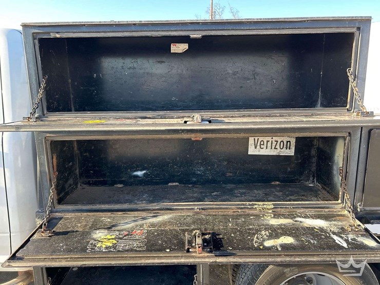 2013-ram-3500-utility-flatbed-truck-image-20