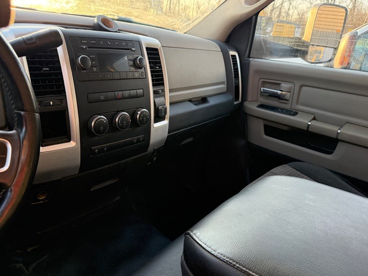 2011-dodge-ram-3500-image-15