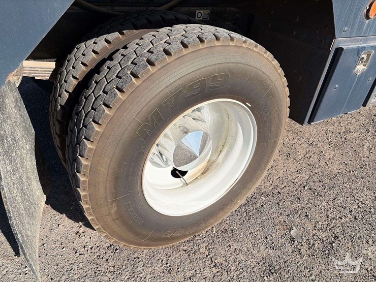 2016-peterbilt-337-image-37