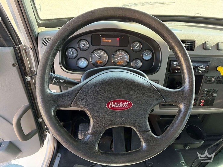 2016-peterbilt-337-image-17