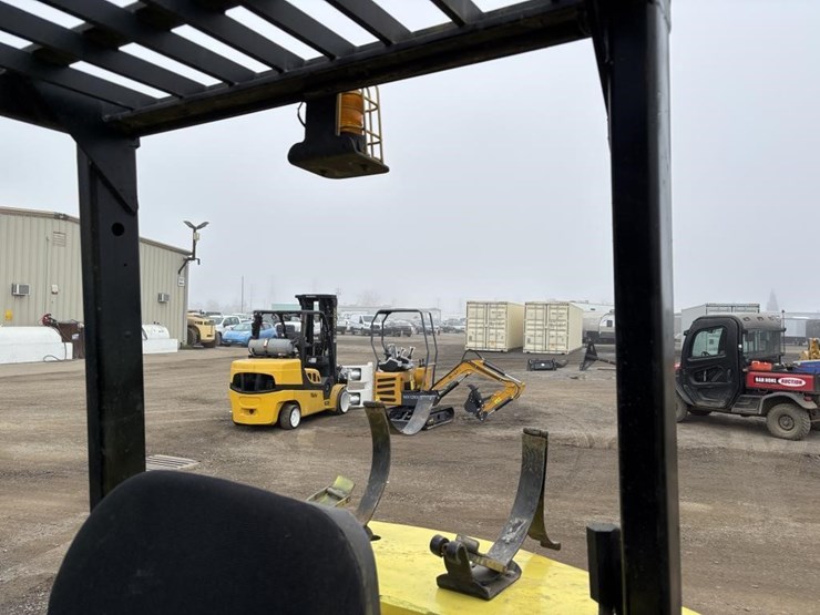 yale-glc080lgnae095-forklift-image-25