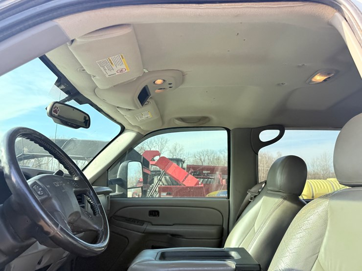 2006-gmc-3500-image-23