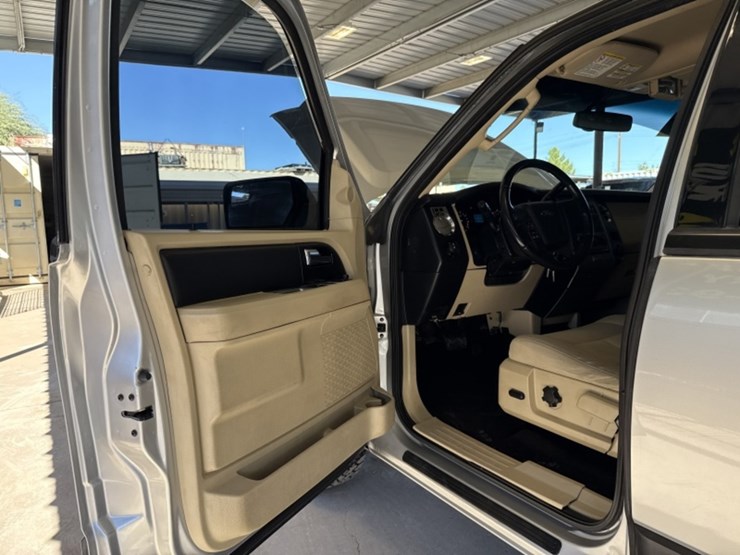 2015-ford-expedition-image-21