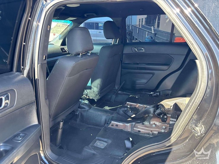 2016-ford-explorer-image-18