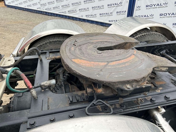 2007-freightliner-columbia-120-image-23