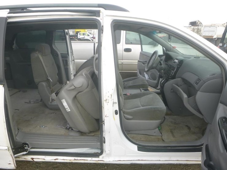 2005-toyota-sienna-image-8