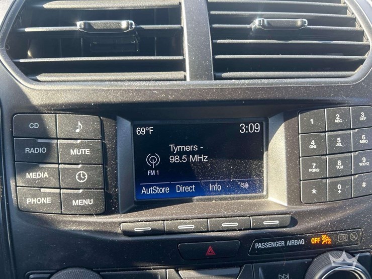 2016-ford-explorer-image-17