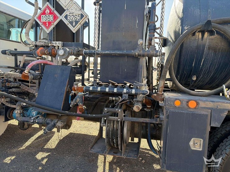 2016-peterbilt-337-image-25