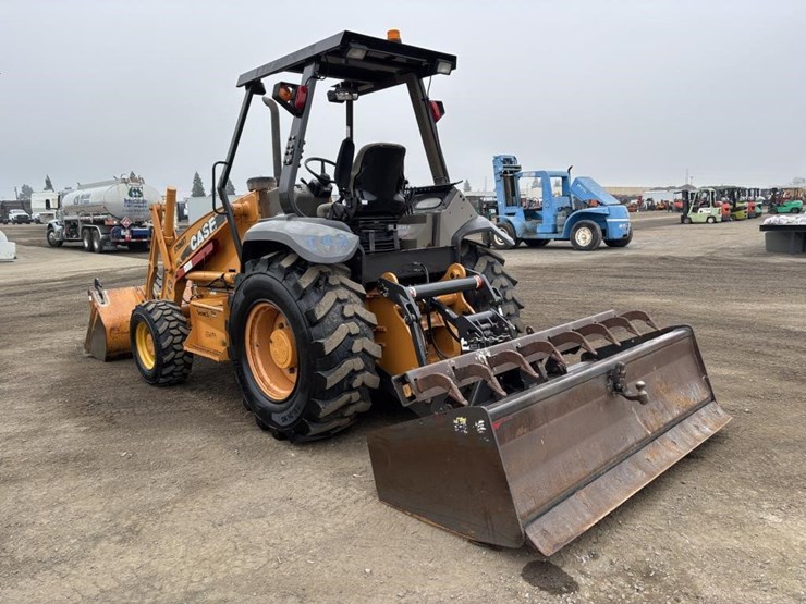 2011-case-570m-xt-image-4