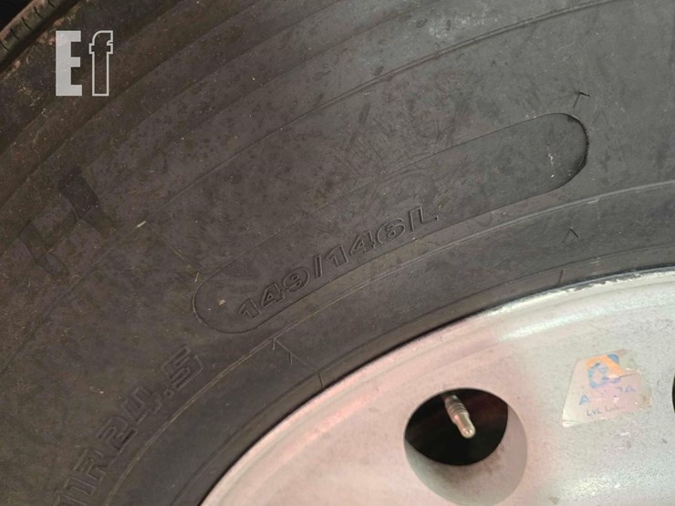 2013-freightliner-columbia-120-image-26