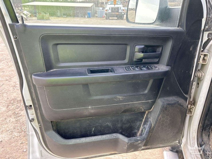 2017-dodge-3500-image-12