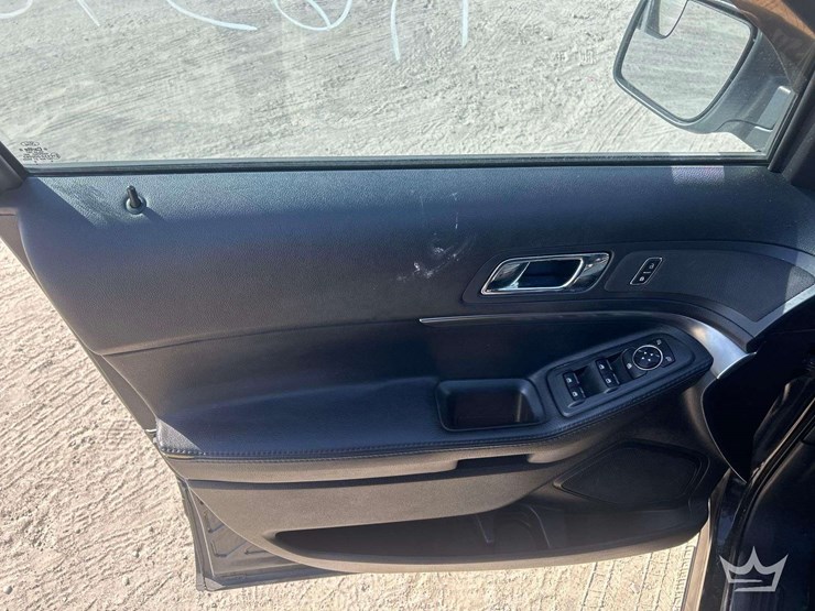 2016-ford-explorer-image-12