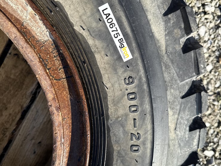 trans-cross-bar-9.00-20-truck-tire-&-rim-image-11