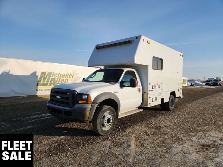 2005-ford-f550-image-1