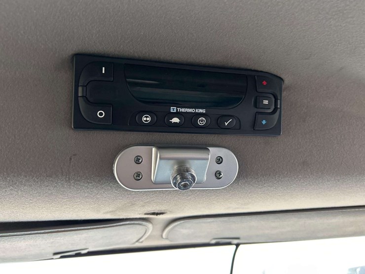 2018-freightliner-m2-106-image-17