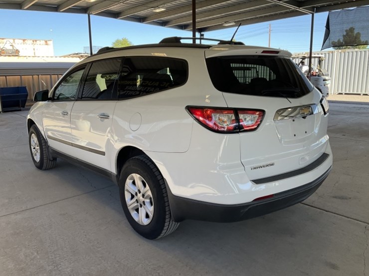 2017-chevrolet-traverse-ls-image-5