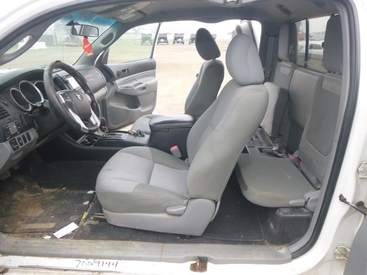 2013-toyota-tacoma-image-9