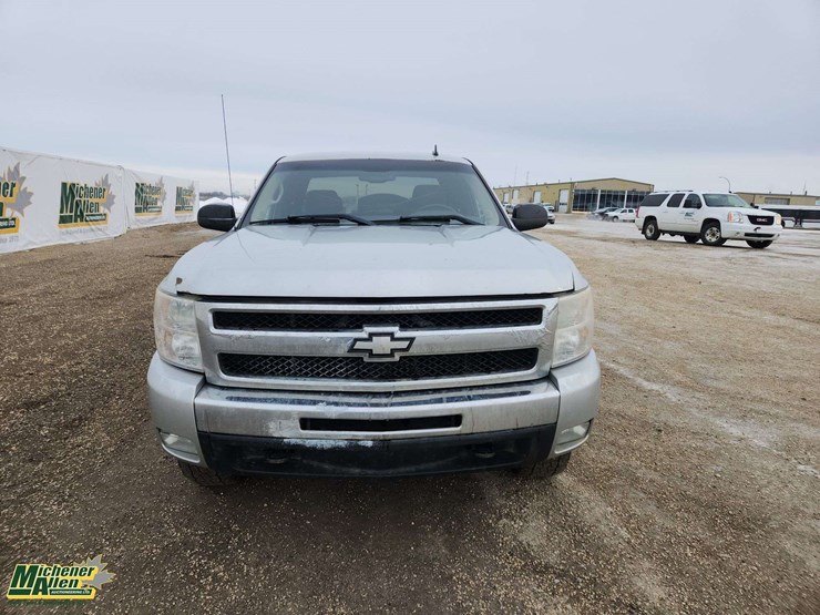 2011-chevrolet-silverado-1500-image-9