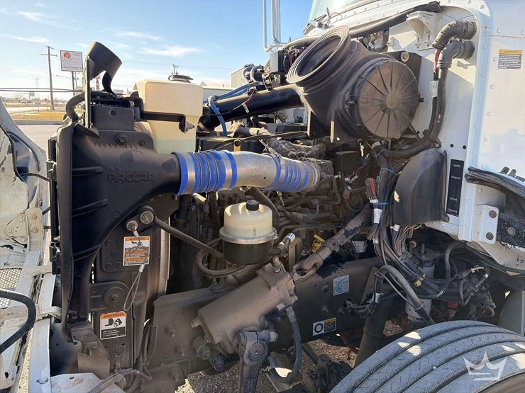 2016-peterbilt-337-image-9