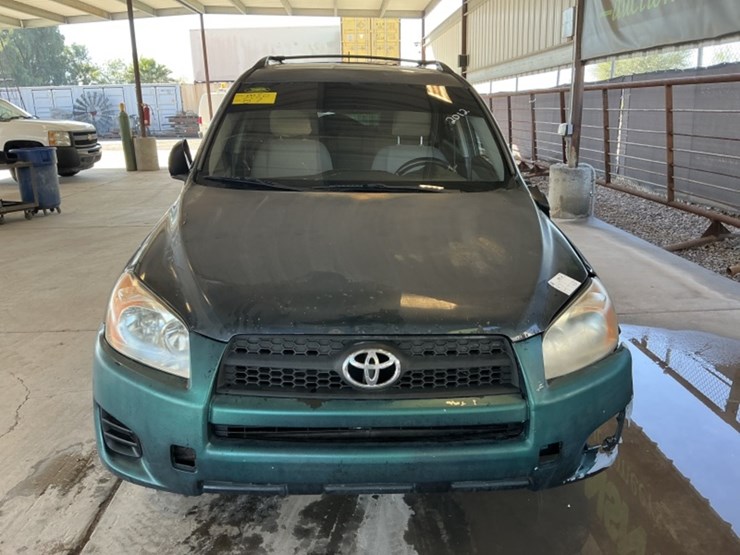 2012-toyota-rav4-image-3