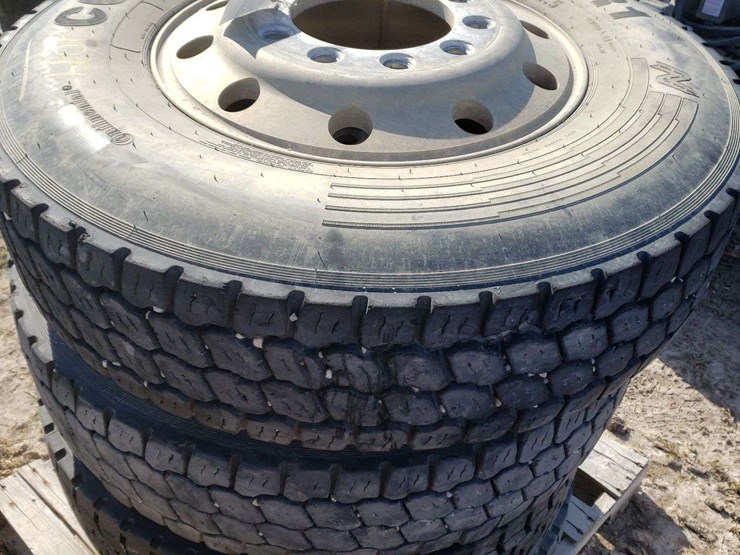 4-11r22.5-on-aluminum-rims-image-1